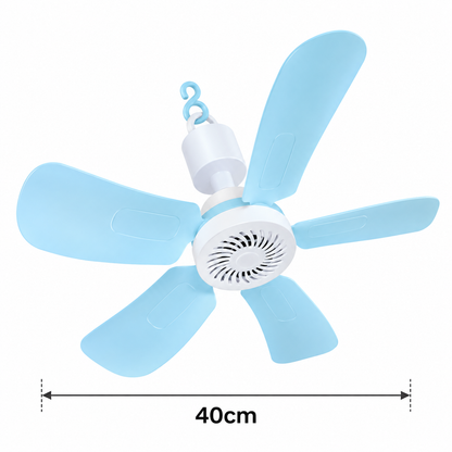 Mini ventilador colgante con cinco aspas celestes y formato compacto