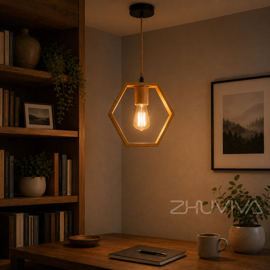 Lámpara colgante hexagonal de madera iluminando un escritorio de estilo cálido
