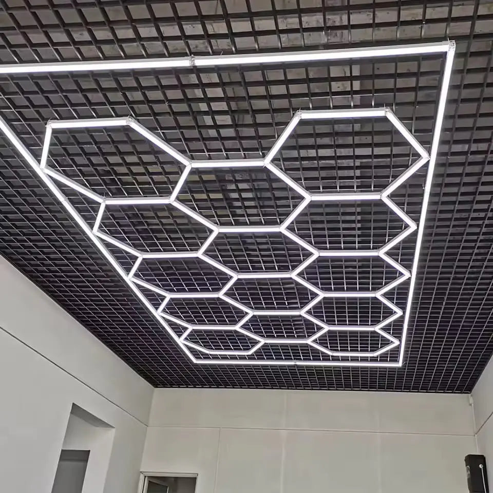 Lámpara LED Hexagonal 192 W 6500 K para Taller y Barbería