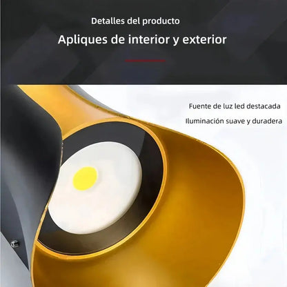 Detalle de los LED del aplique exterior con acabado dorado y luz cálida