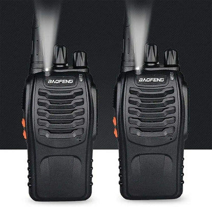 Dos radios BF-888S con linterna LED integrada encendida