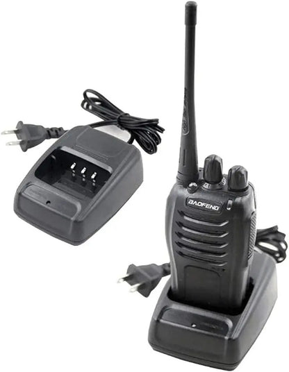 Radio transmisor Baofeng BF-888S colocado en base de carga