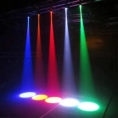 Iluminación Pinspot multicolor proyectada en pista de fiesta