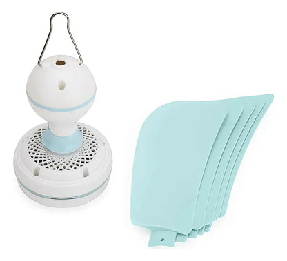 Motor blanco con aro de suspensión y aspas celestes del ventilador colgante
