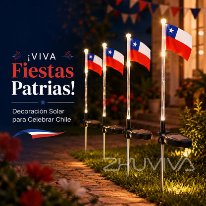 Pack de 4 luces solares con bandera chilena instaladas en jardín