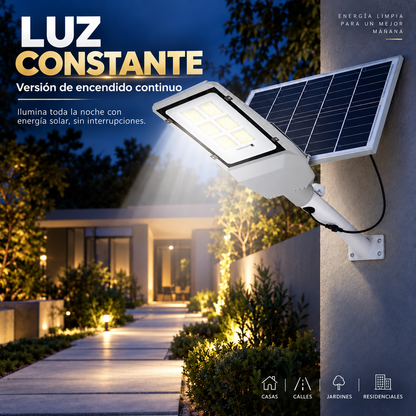 Foco solar LED con luz continua para iluminar acceso de una vivienda