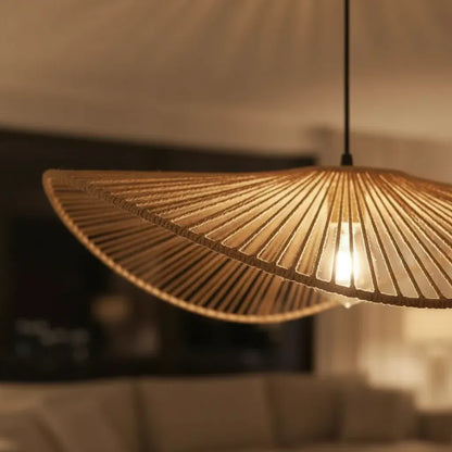 Lampara colgante de techo estilo ratan detalle tejido