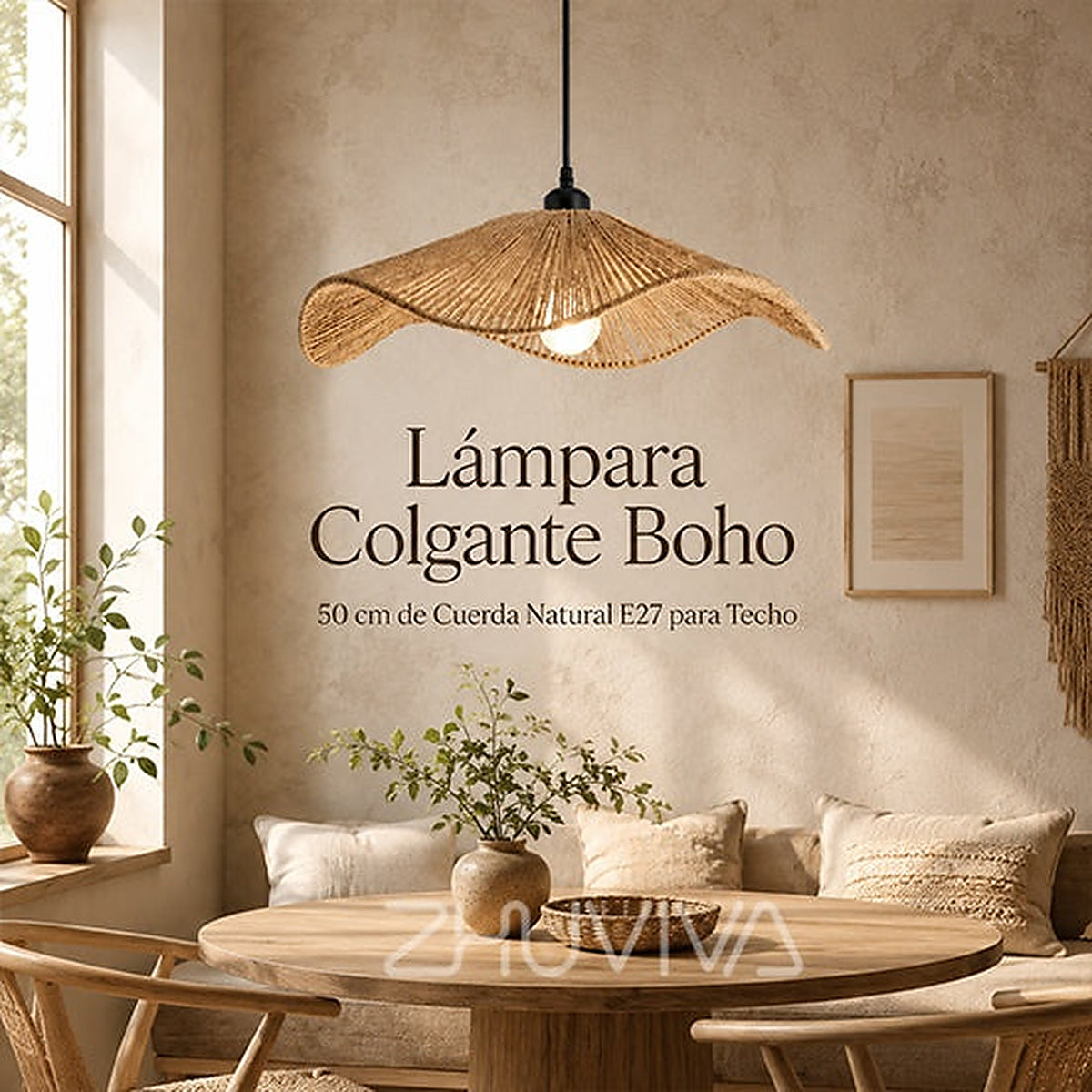 Lámpara colgante boho de cuerda natural instalada en un living